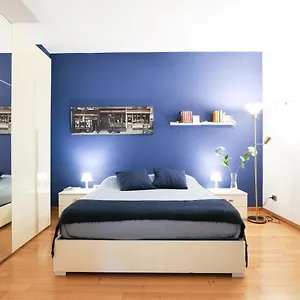 Chiara 34 - M4 Metro Blu Appartamento